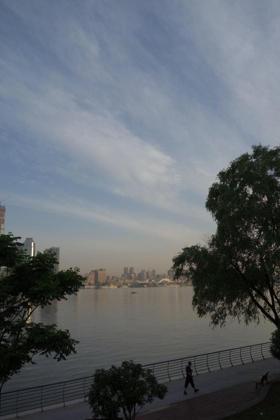 老刀:武汉解封后剪影之一:晨练