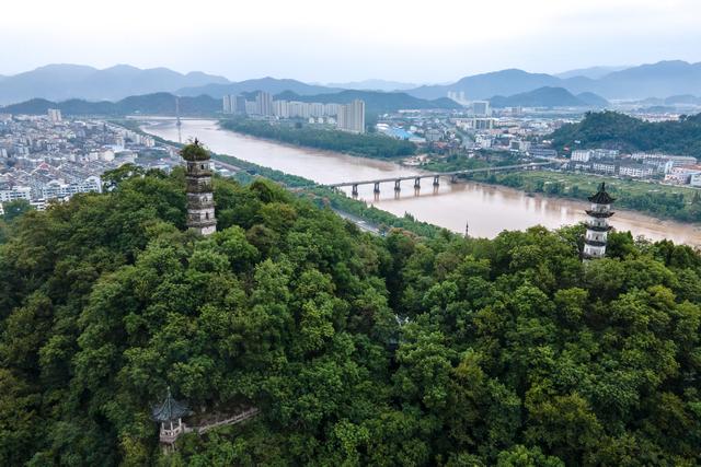 【临海】浙江一座仅百余米的山，有鉴真大师曾待过的寺庙，还有4座古塔