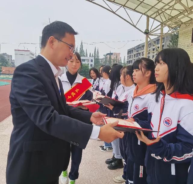 青春路上 榜样力量丨记东坡中等职业技术学校优秀学生颁奖会