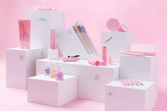 让小仙女们久等的化妆品包装，肯定惊艳到你！(图2)