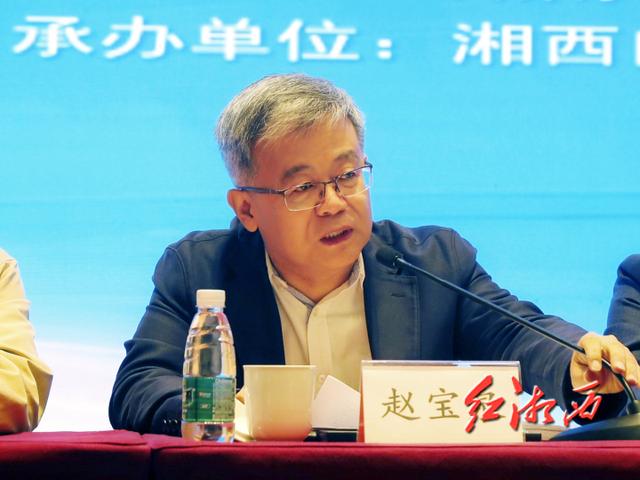 “精准扶贫看湘西”全国报业百名社长总编辑湘西行采风勾当在吉首启动