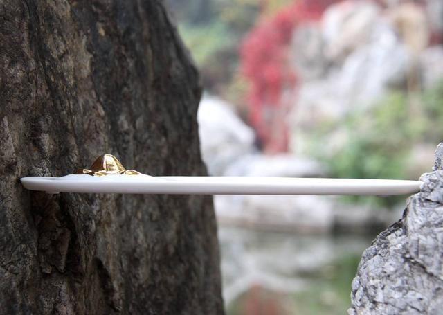 东方之美“中国白”，一缕檀香静自悟，哲选一路香插陶瓷摆件