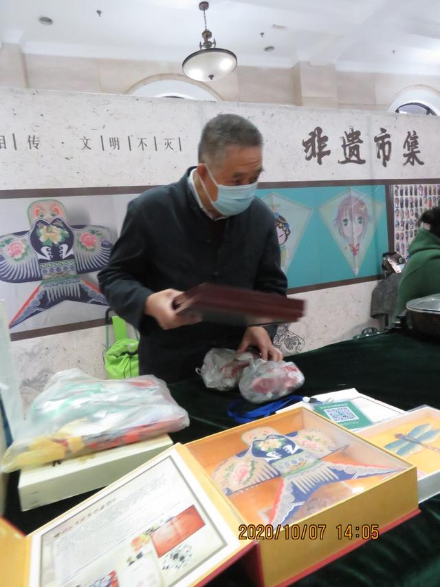 江汉路 双节中的江汉路非遗集市