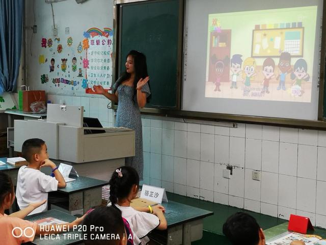 站好自己的讲台 成为岗位上的好手——双流区实验小学（东区）开展新教师预约课活动