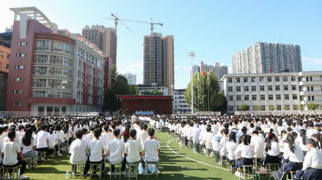四川省电子商务校举行秋季开学典礼暨第36个教师节表彰大会
