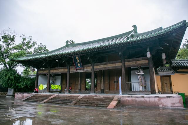 【临海】浙江一座仅百余米的山，有鉴真大师曾待过的寺庙，还有4座古塔