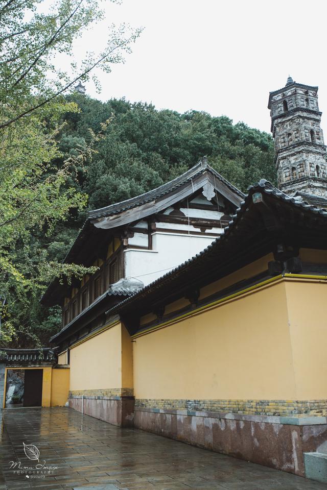 【临海】浙江一座仅百余米的山，有鉴真大师曾待过的寺庙，还有4座古塔
