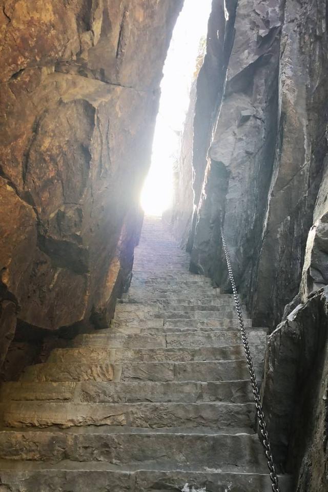 中华圣山：卢崖风光甲太室