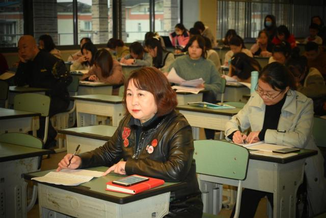 好书共阅读 经验齐分享——双流区实小东区开展教师专业阅读活动