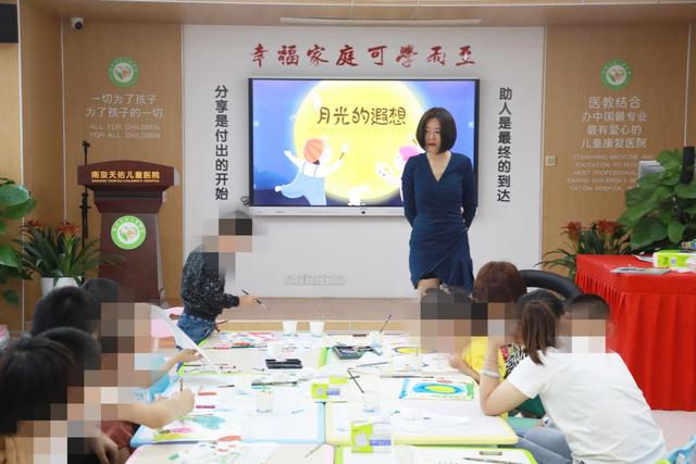 南京天佑儿童医院邀人气插画师贵图子开展中秋公益活动
