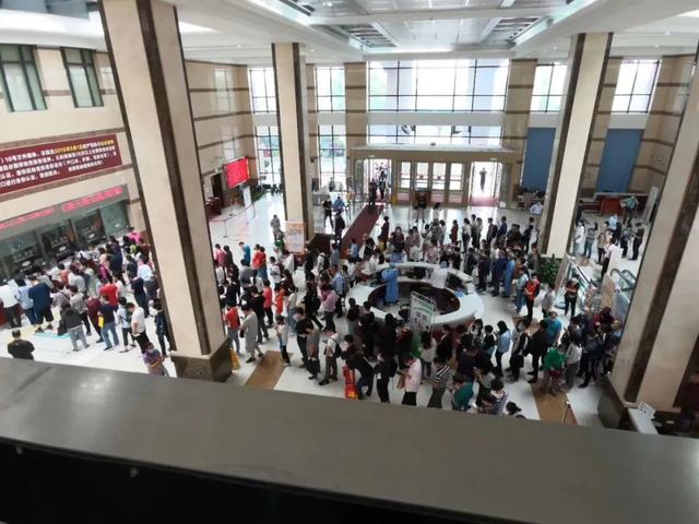 华山医院北院：庆祝医师节！抗疫图谱致敬每一位医务工作者