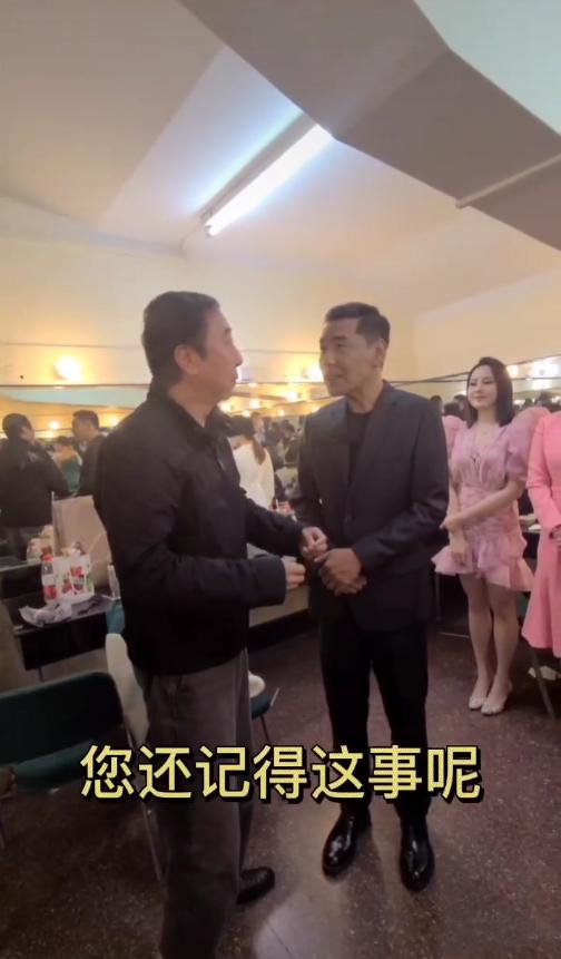 屠洪刚遭冯巩爆料显窘态，曾因嗓子不适