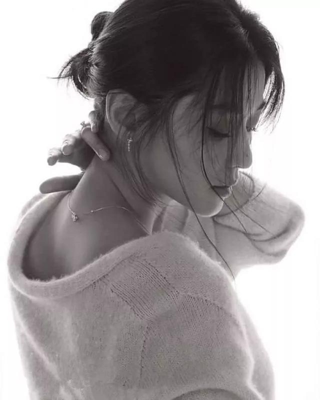 南韩美人图鉴！韩国女眀星美照你较PINK谁？