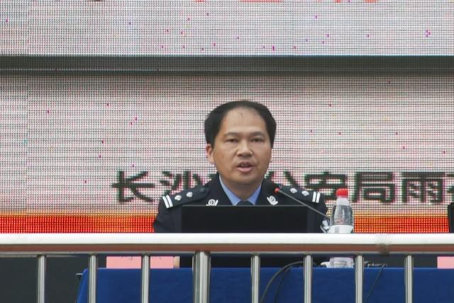 雨花公安分局政工室副主任刘杰主讲