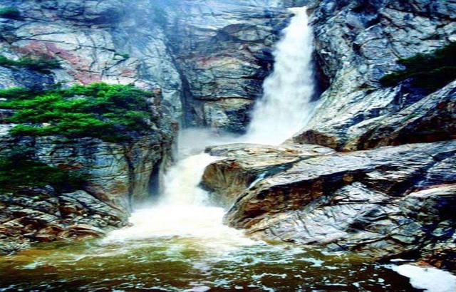 中华圣山：卢崖风光甲太室