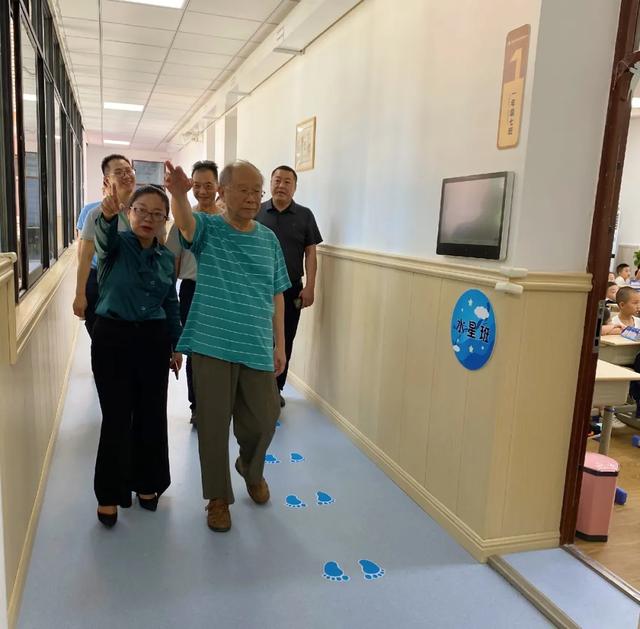 成都天府新区华中教育集团领导深入小学集团部调研指导工作