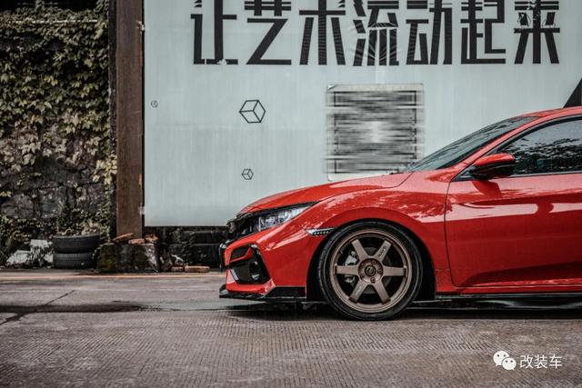 R的两厢思域，连小姐姐都抵挡不住它的魅力（最新发布）