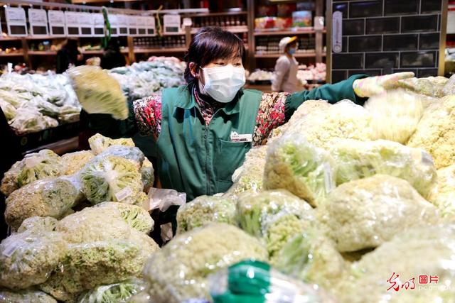 连云港：商家推出包装蔬菜水果受欢迎(图1)