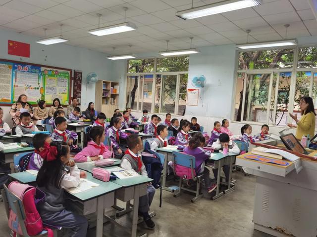成都市金兴北路小学：聚焦道法目标 提升育人意识