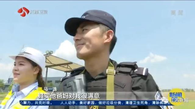 寻找最美爱的故事■他们的情侣装：校服—警服—婚纱|寻找最美爱的故事