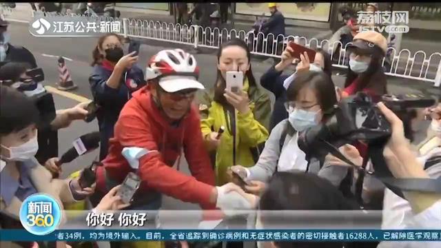 「江苏援鄂」只为向江苏援鄂医生当面道谢 武汉七旬老人骑行600公里到南京