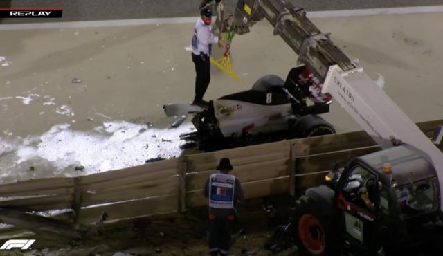 F1史诗级事故 赛车竟被撞成两截 格罗斯让爬出火海 死里逃生 全球新闻风头榜