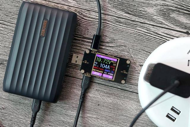 双向45W+扩展坞，ZENDURE给你内外均轻奢的体验