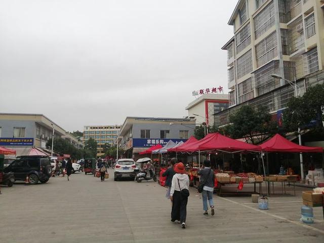 5元二两桂林米粉，还配好几种小菜，在灌阳文市镇吃早餐爽爽的