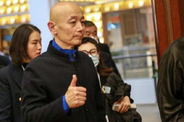 葛优近照老太多！两颊凹陷满额皱纹如刀