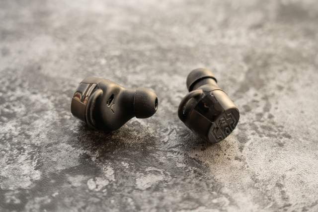 圈铁双单元设计，还支持无线充电，南卡T2真无线耳机体验