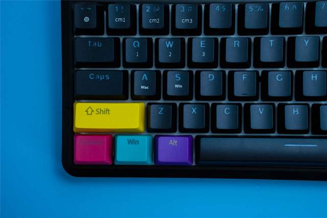 价格便宜，出门级首选。黑爵K870T蓝牙双模红轴机械键盘