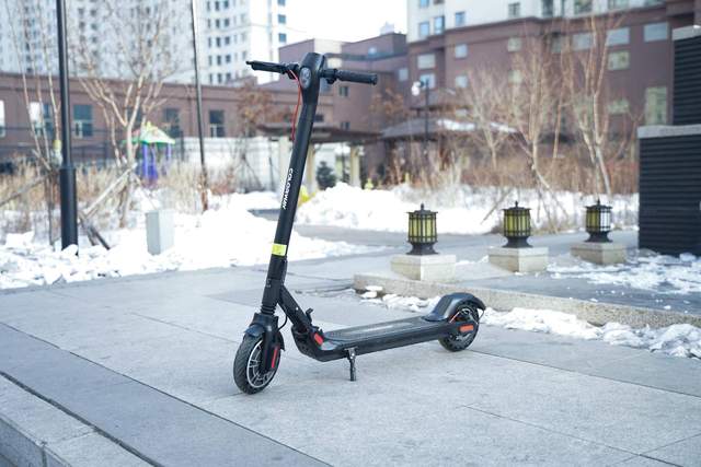 小巧便携，续航给力。体验COLORWAY科洛威成人电动滑板车