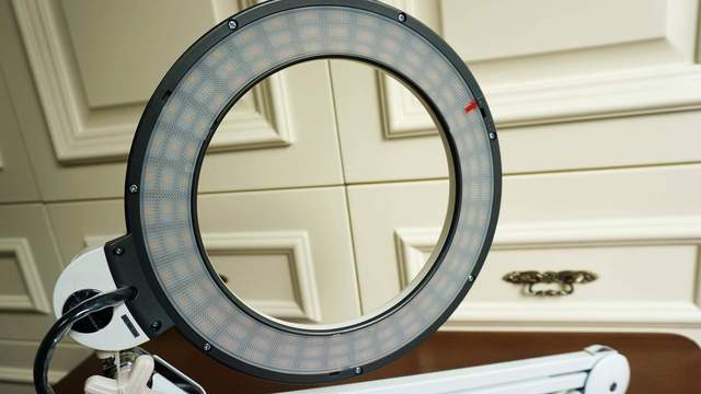 做个“养眼”的职场达人，小两千的护眼灯，爱德华非凡之光润眼灯