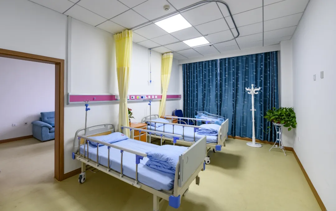 湘潭县卫健局退休老干部参观考察湘潭县妇幼保健院新院