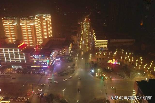 弄玉吹箫，凤凰展翅：航拍咸阳市北门口十字夜景