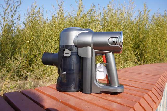 用洒拖F6吸拖一体机，两份家务只出一份力，打工人的周末惬意了