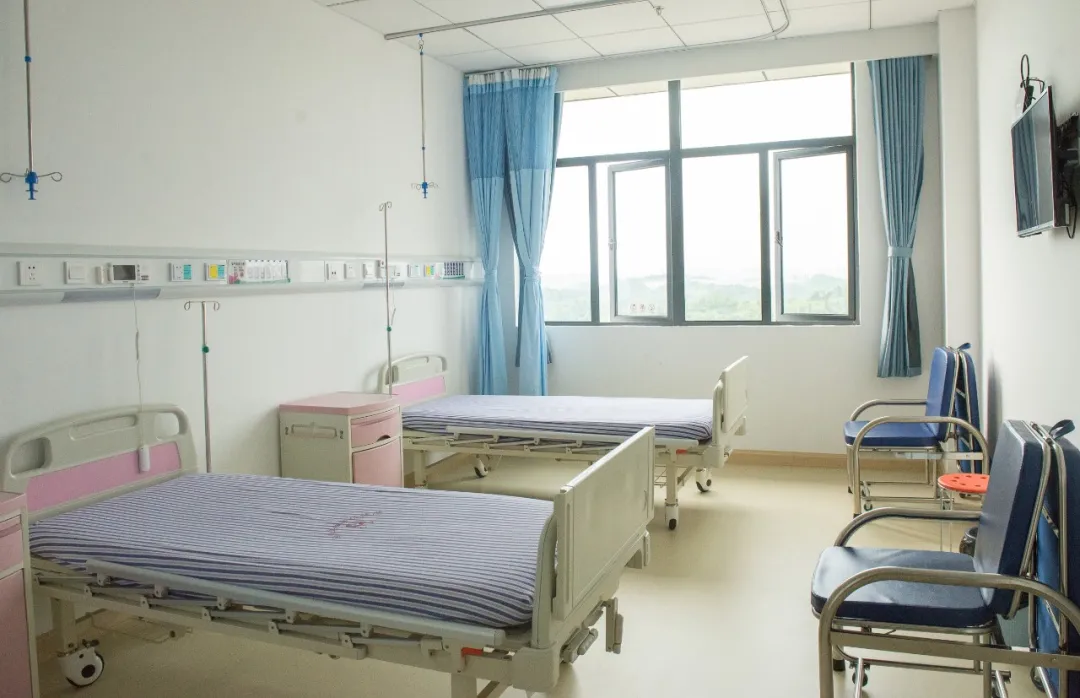 湘潭县卫健局退休老干部参观考察湘潭县妇幼保健院新院