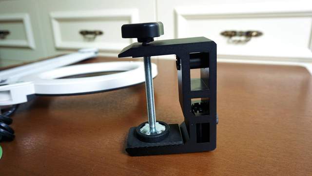 做个“养眼”的职场达人，小两千的护眼灯，爱德华非凡之光润眼灯