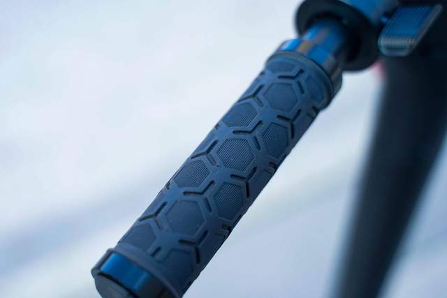 小巧便携，续航给力。体验COLORWAY科洛威成人电动滑板车