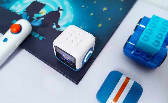 快乐学习的最优选，小木百变悟空点读机器人