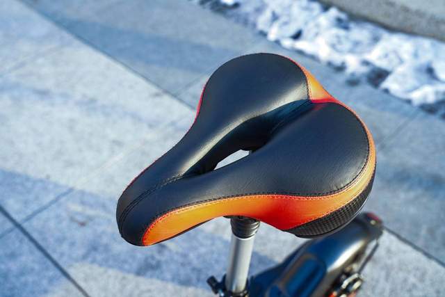 小巧便携，续航给力。体验COLORWAY科洛威成人电动滑板车