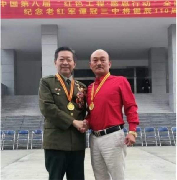 勇担社会责任的爱心企业家 贵州晶瑞环保清洁公司董事长杨永安(图6)