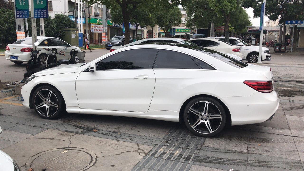 奔驰e级2014年e200进口双门轿跑现在六万公里爱惜的特别好现在能卖