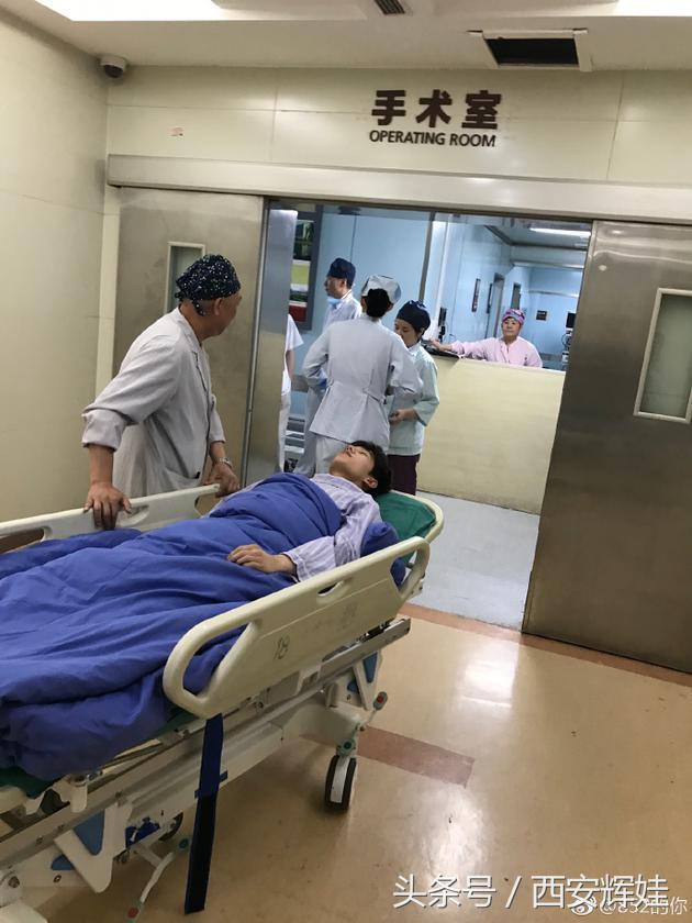 杨洋进手术室照片曝光 网友呼吁尊重艺人隐私