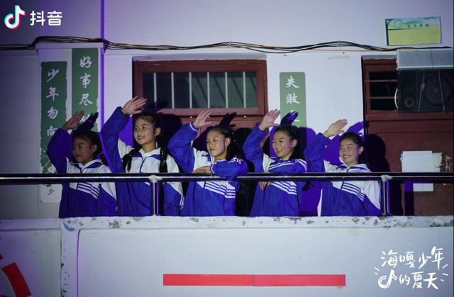 一场142万人围观的直播，这11个孩子比新裤子更耀眼夺目