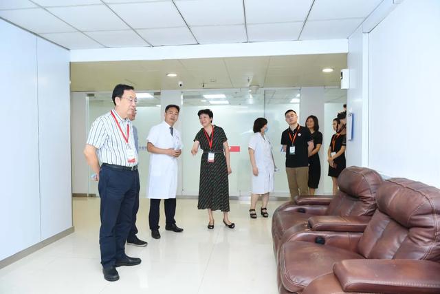 上海海华医院迎中国非公立医疗机构协会社会信用与服务能力评价