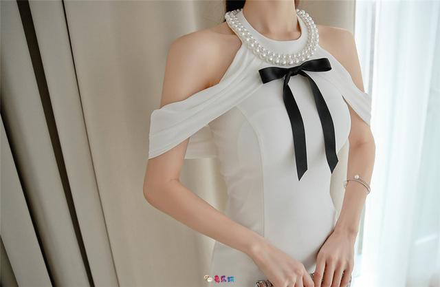 孙允珠丨杜鹃珍珠垂帘吊袖百褶长礼裙