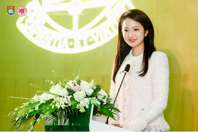 2020级新生代表上海电视台第一财经频道主持人江予菲新启程,心飞扬