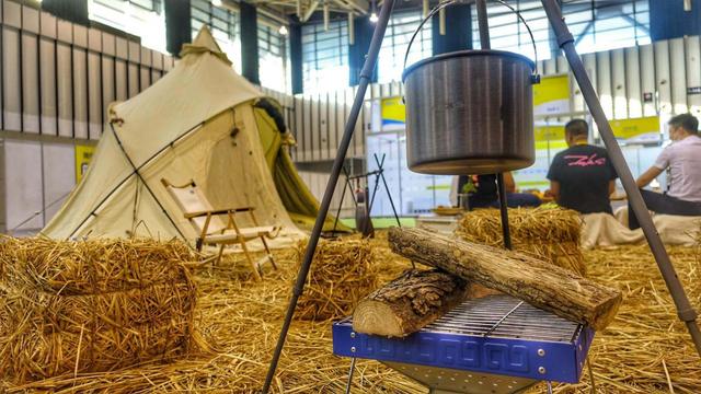 携手代言人德爷，爱路客和你一起“让生活没有边界”