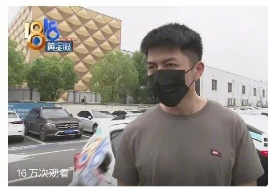 昨天，我的小姐妹们都想泡一个叫小张的帅哥… ​